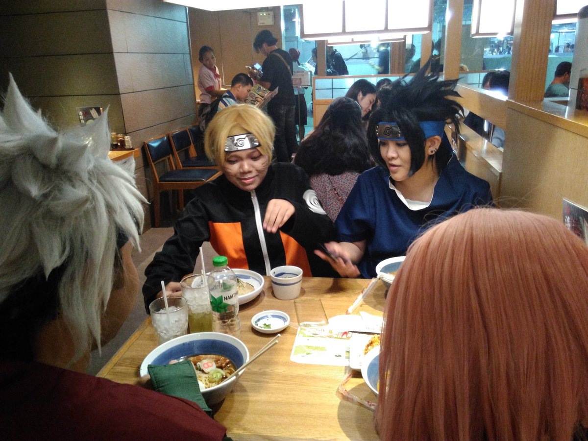 CosplayPond's tweet photo. 一緒にラーメンを食べに来て🍜🍜
自来也 そしてチーム7の生徒たち https://t.co/sQIufSFQ9y