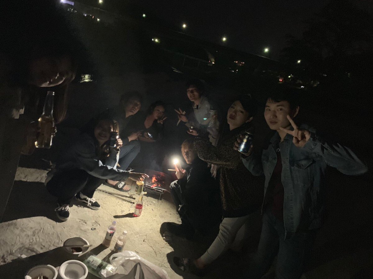 breeeeeze2020's tweet photo. 5月10日の活動は
夜にバーベキュー🌉をやりましたお🥩🥩🥩🥩🥩🥩🥩🥩🥩🥩🥩🥩
2年生にはサプライズ黒毛和牛でぇ喜んでくれましたあ🥓
三年生って優しいね
夏ですね⛄️ https://t.co/EsEJfzdyfi