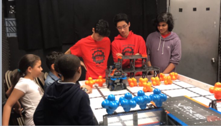 Day 6/20
A few years ago 2Train and @renaissanceyouthcenter  started a program where 2Train students help teach young children VEX IQ. Our outreach program with them has been helping students grow for the future.