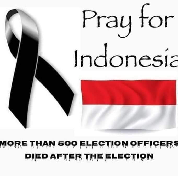 Innalillahi wainnailaihirojiun... 🤲🏼
#PrayForIndonesia 🇲🇨
#KorbanmeninggalPemilu2019
#IndonesiaBerduka
