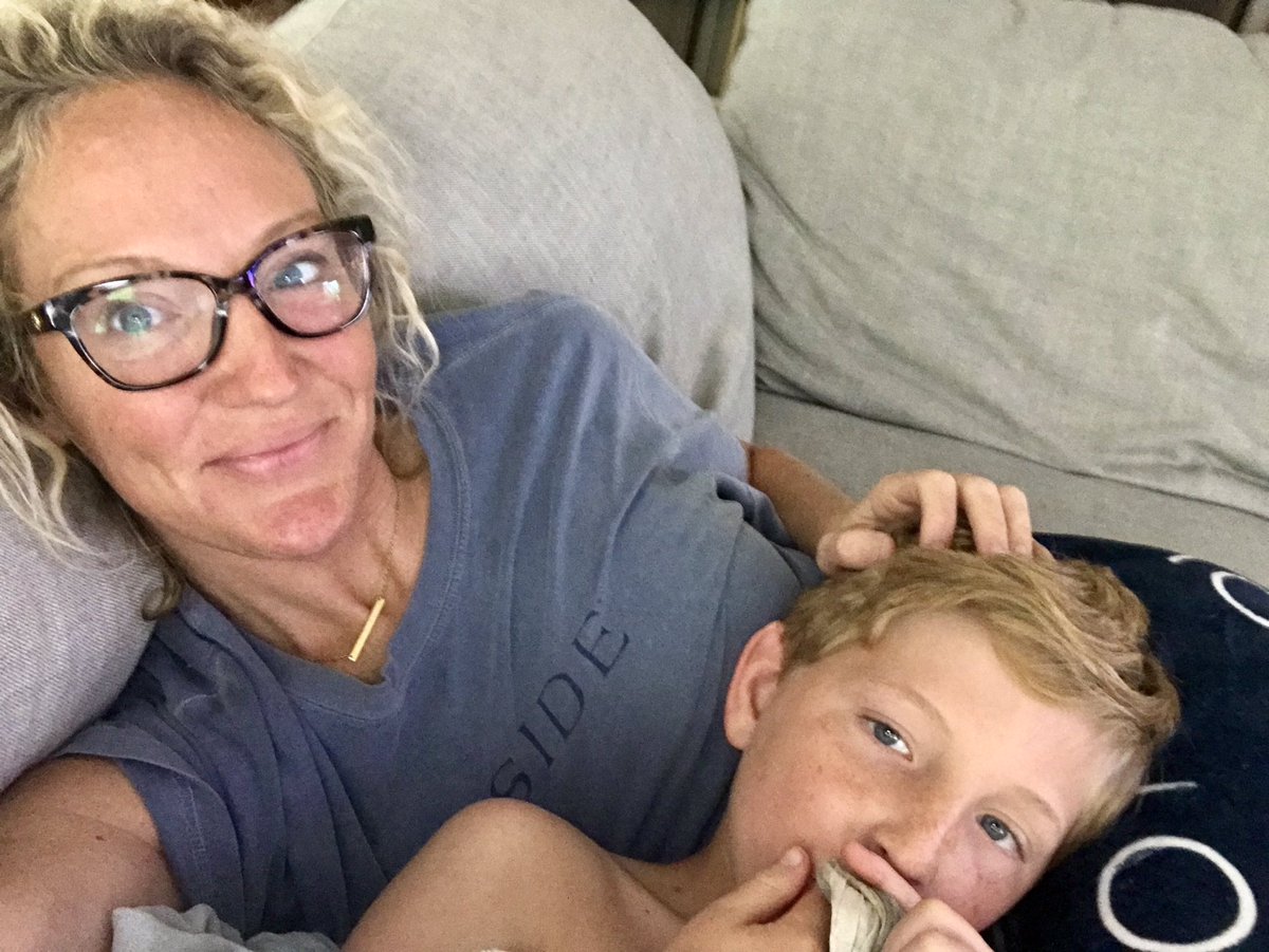 bethhthomp's tweet photo. Rare Saturday morning with no baseball....#bugsbunny #tomandjerry #snugglin #emmettjack https://t.co/UUNPsANKx6