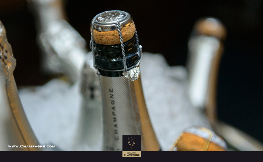 Champagne's tweet photo. 📢 Il n'est Champagne que de la Champagne !

Nous sommes tous concernés par la protection de l'appellation d'origine contrôlée #Champagne. 🍾

Un doute sur l'utilisation abusive de l'appellation #Champagne ?
 ➡️ Envoyez un mail à protection@champagne.fr https://t.co/Kf3CQ4YBE8