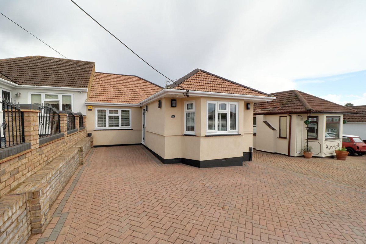 A stunning two bedroom Bungalow in South Benfleet in immaculate condition throughout
flinklp.haart.co.uk/ForSaleV5/?pro…
