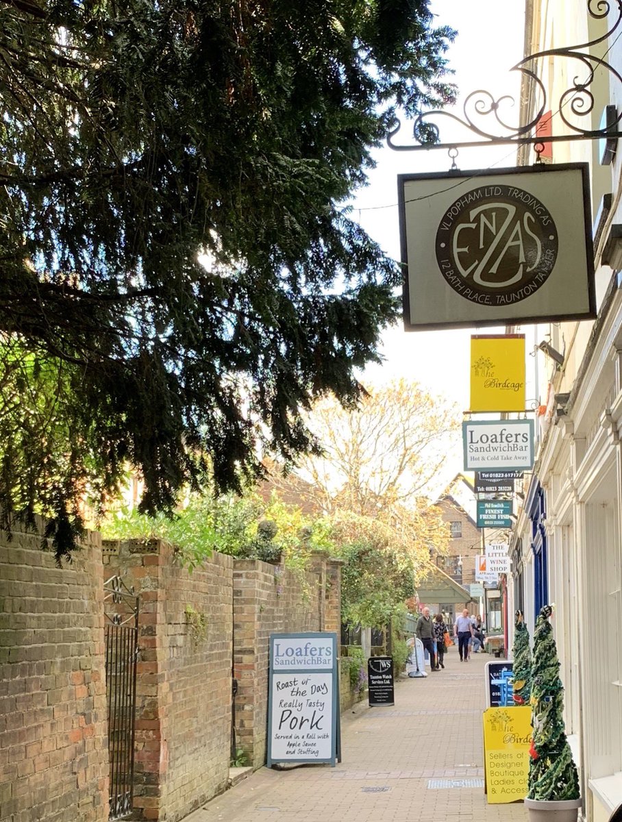CrescentFuneral's tweet photo. So nice to see people out and about in #Taunton for #SomersetDay the #countytown is #buzzing why not enjoy a walk down #hostoric #bathplace and enjoy the magic it has to offer #shoplocal @BathPlaceTA1 https://t.co/uTzzEd4Wn1