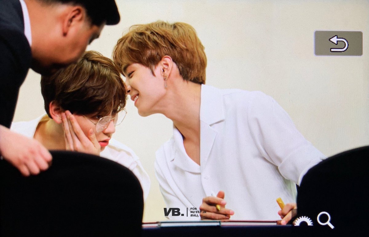 zeeraahh's tweet photo. 2hyun needs to calm down https://t.co/v6XB1zmKMd