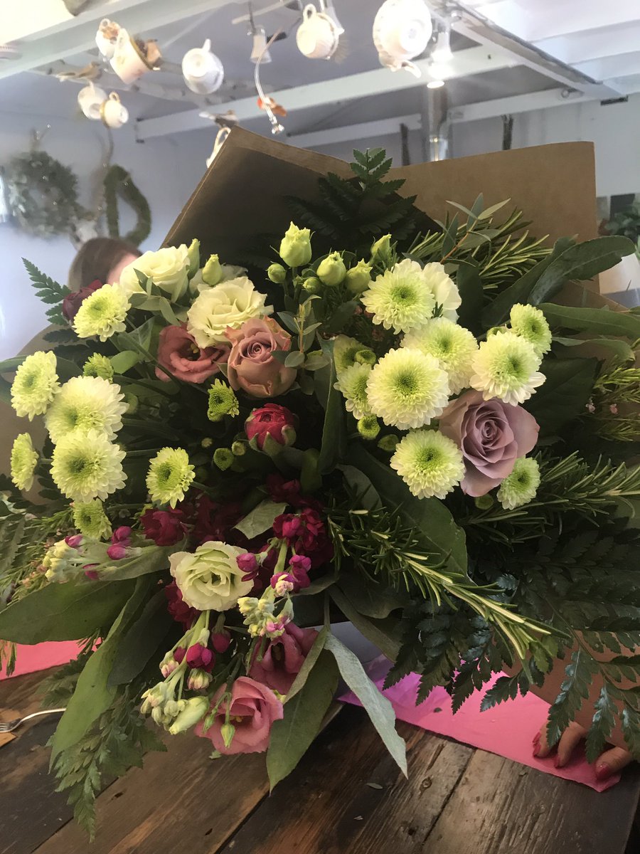 MichAlliance's tweet photo. Celebrating a friends birthday with a flower bouquet lesson .... fab idea and great fun. Can highly recommend &amp; such an amazing setting #podflorist https://t.co/UT1cIlxLq0