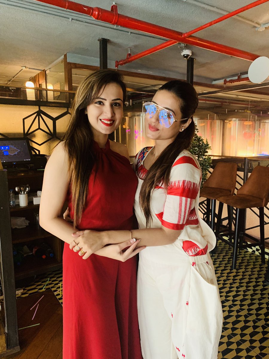 Iamswastika's tweet photo. A N O K H I...! @letsfface @itsneilroy Size is just a number!! Registration started,20th May!! 🙂🙂 https://t.co/IlKbZrgHYb