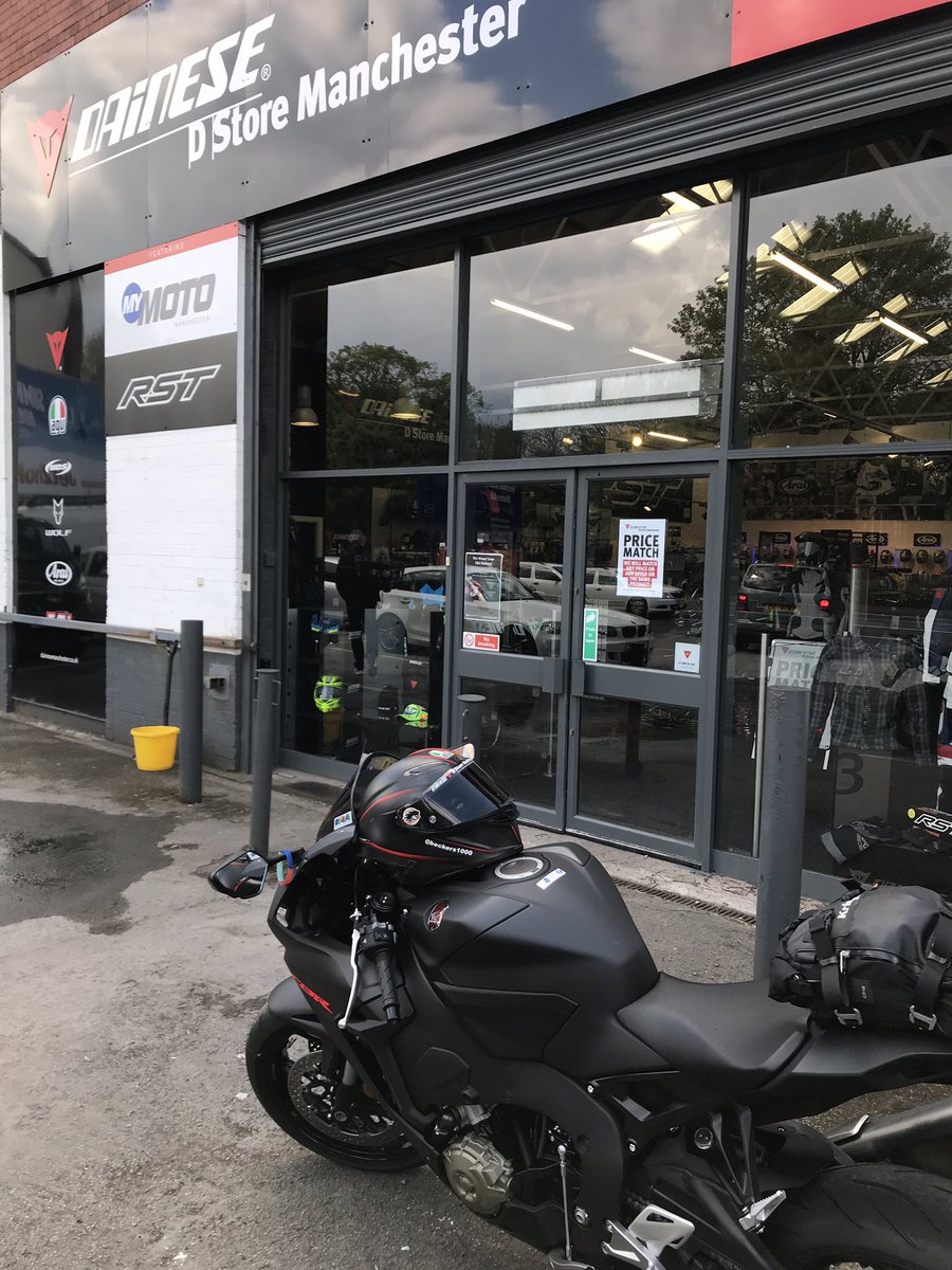 beckers1000's tweet photo. New @Pinlocksystems for my @AGVHelmets from the great guys at @DstoreManc #wearedstoremanc #beckersbraaps https://t.co/WpWuK3XqUP