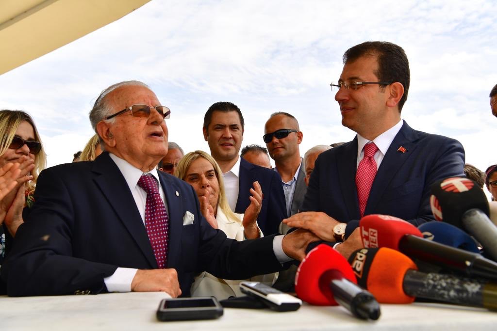 ekrem_imamoglu's tweet photo. KKTC’nin kurucu Cumhurbaşkanı Rauf R. Denktaş’ın ve bağımsızlık mücadelesinin simgesi Dr. Fazıl Küçük’ün anıt mezarını ziyaret ettik. Bu mücadelede hayatını kaybedenlere Allah’tan rahmet diliyorum. KKTC mücadelesi ve varoluşuyla her zaman zihnimizde ve gönlümüzde olacak. https://t.co/MQawhlIMZ3