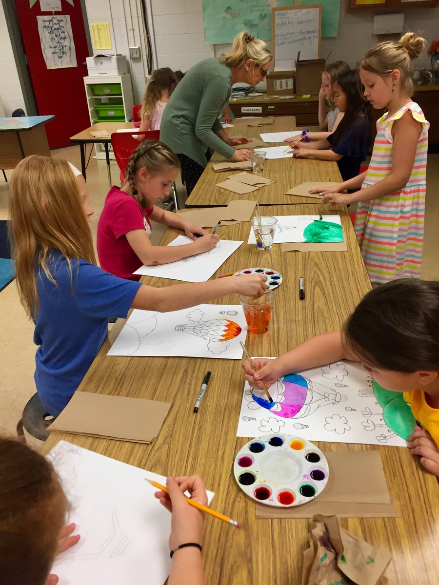 EnrichmentDunn's tweet photo. Dunn second and third grade Art Club is having so much fun finishing up their water color in Derby balloons! #Derbyneverends #LiquidWatercolorsRock #ColorfulBalloons @dunn_jcps https://t.co/1byC5OlHLx