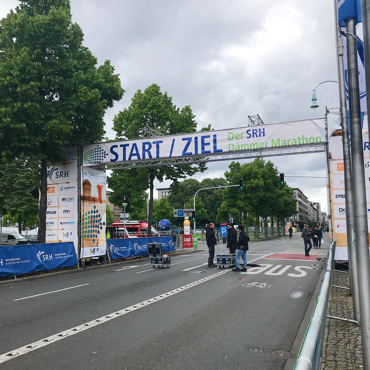 Heute ist es endlich soweit! Wir sind in den Startlöchern und freuen uns auf einen sportlichen und erfolgreichen Tag mit Euch.