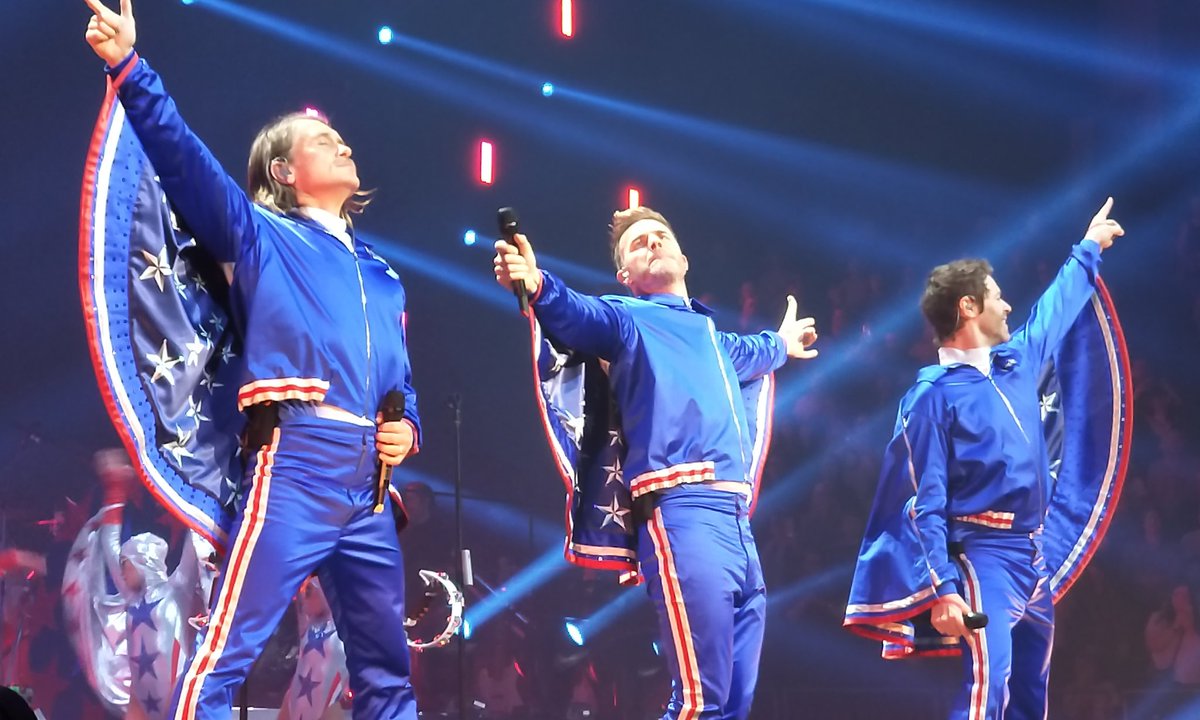 Jomorgan76's tweet photo. @takethat @GaryBarlow @HowardDonald @OfficialMarkO Absolutely brilliant show last night @TheO2 being down in VIP was amazing, really felt the atmosphere! #bestgigever #needtogoagain #missyoualready #posttourblues xxx 😀💙❤😀 https://t.co/5YghpFDXHy