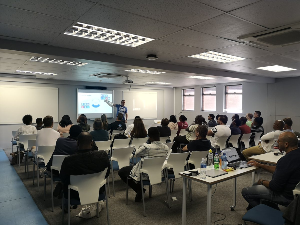 tracyvds's tweet image. Kaizala brings secure messaging to the modern #Office365 workplace with @brandon_botes at #SPSDBN