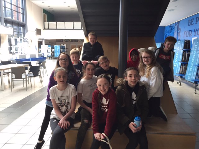 So proud of this group of amazing @BraeheadP P7 pupils, taking their YCT Mandarin Chinese exam on a Saturday morning at <a href="/Stirling_High/">Stirling High School</a> What a terrific job they did after months of study and preparation. 加油！<a href="/1plus2Stirling/">Stirling 1+2</a> <a href="/CISSStrathclyde/">Confucius Institute for Scotland’s Schools</a>