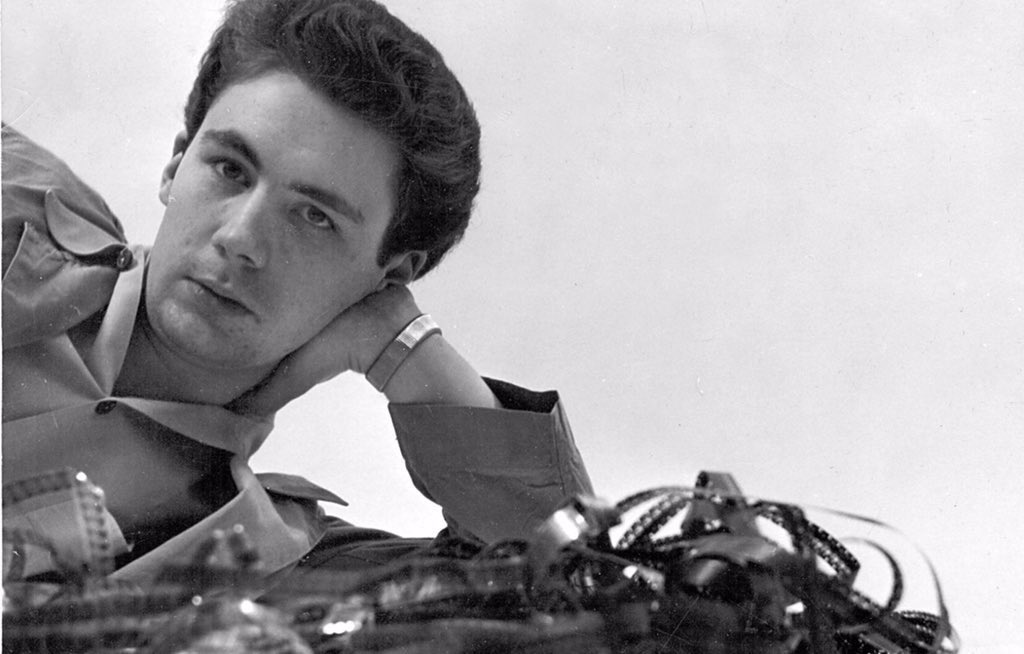  #LesCinéastesDuHangarRangée 6132 - CLAUDE JUTRA11 mars 1930 - 5 novembre 1986(Canada)- Il était une Chaise (57)- Le Catch (61)- À Tout Prendre (63)- The Devil’s Toy (66)- Au Cœur de la Ville (69)- Wow (69)- Mon Oncle Antoine (71)- Kamouraska (73)- By Design (81)