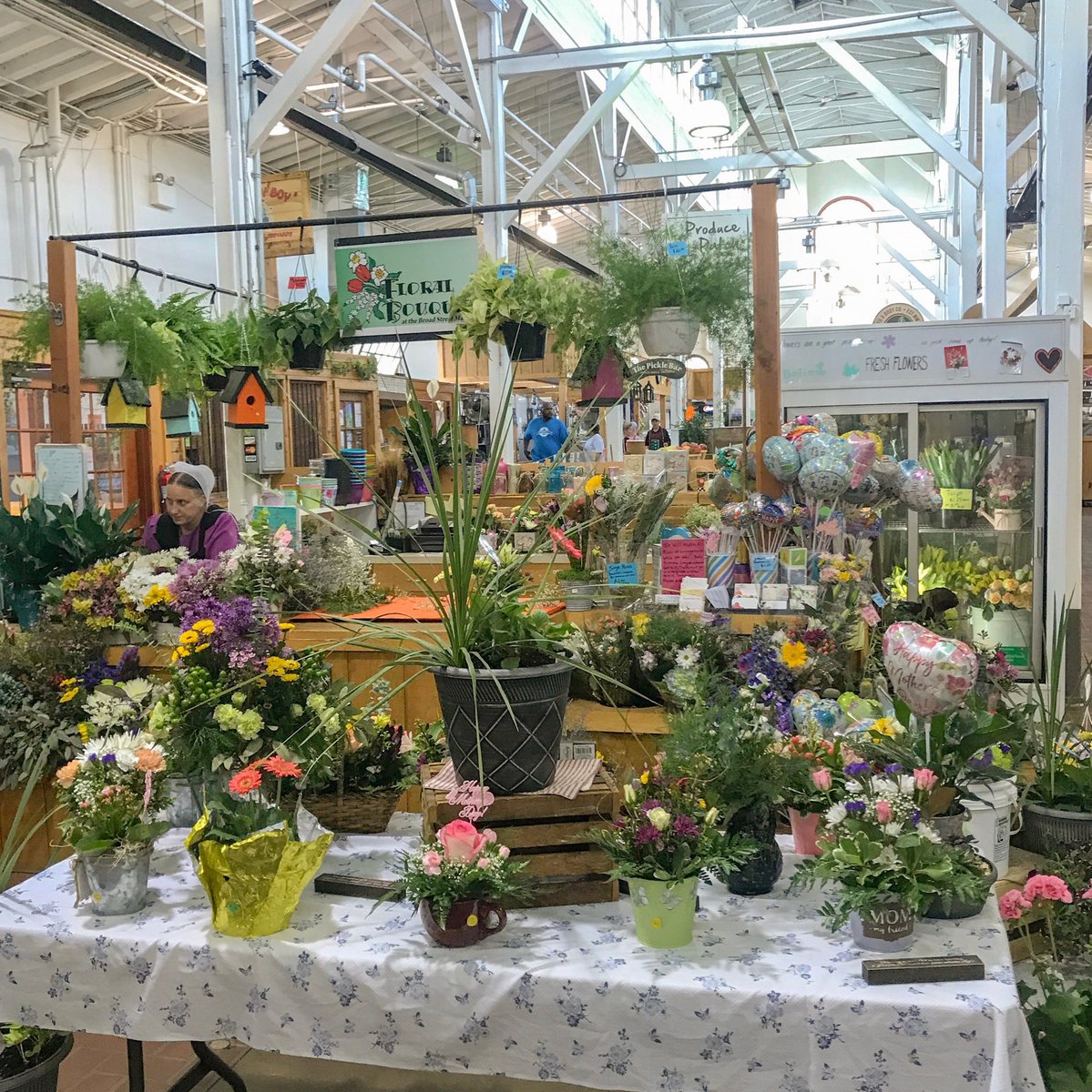 Happy Saturday! We're loving the abundance of options The Floral Bouquet and D. McGee Design Studio have ready for Mother's Day 💐 #broadstreetmarket #flowers #mothersday #harrisburg #flowersformom #midtown #marketday #community #shoplocal