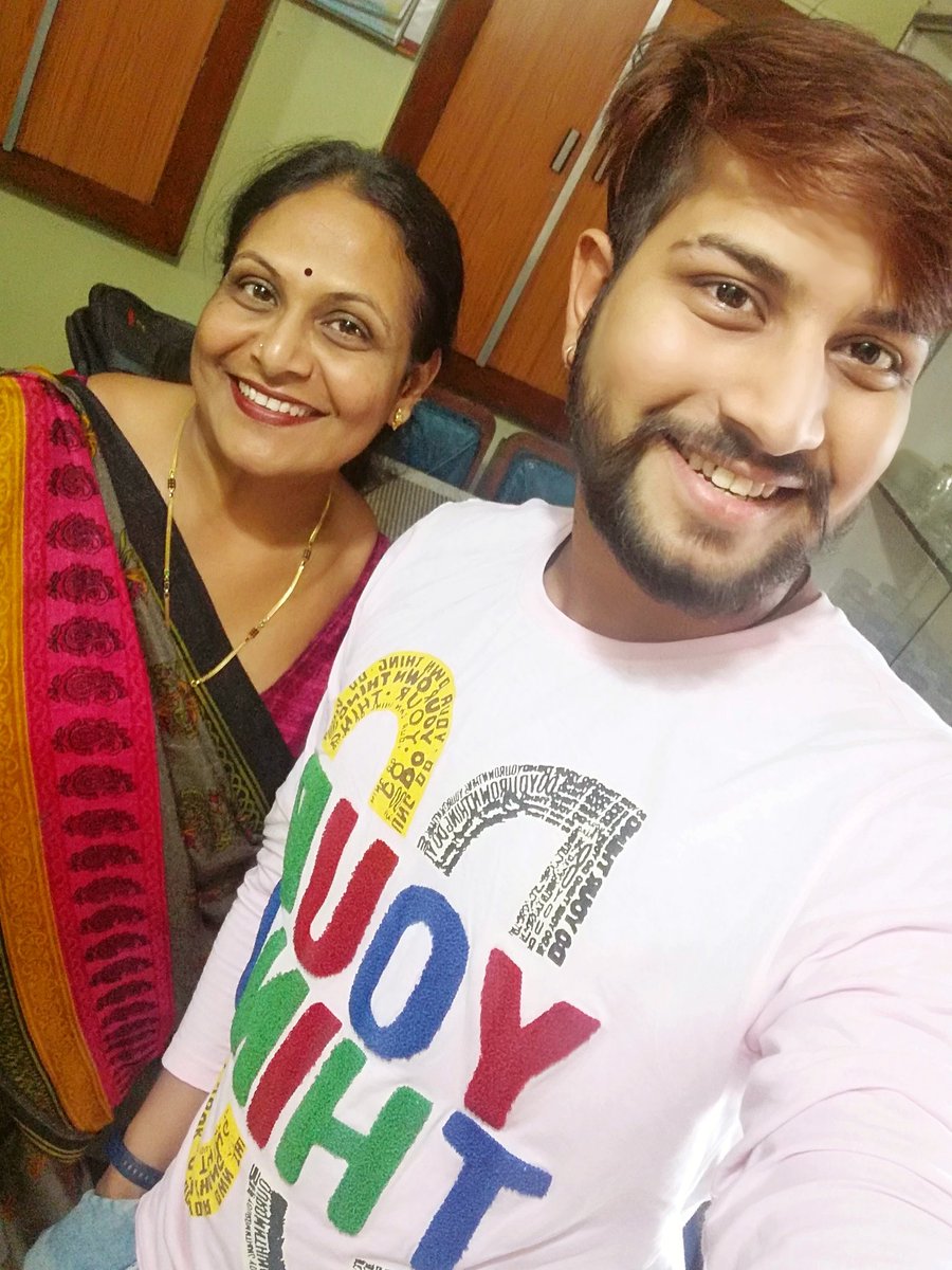 viennaytiwaarri's tweet photo. @AvanseEduLoan My mom taught me to accept failure bcoz it meant I was one step closer to success
#MyfirstMentorย Mom gave me more advice then I can remember,but I think the best advice from her was watching how she lived her life.
She has shown me through example to try my hardest at everything https://t.co/ovWBnMV1dd