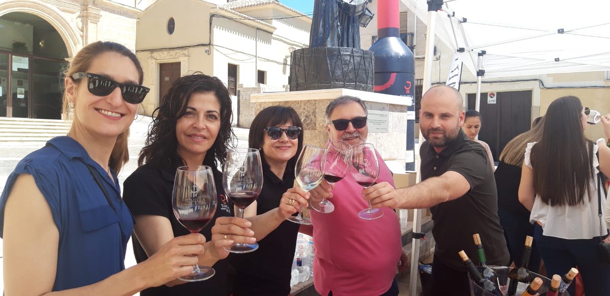 ¡Arriba esas copas! 🍷Así hemos brindado desde Jumilla por el #diamovimientovinoDO <a href="/MoVinoDO/">Movimiento Vino D.O.</a> ¡Gracias a todos por participar!
#BrindisMVDO