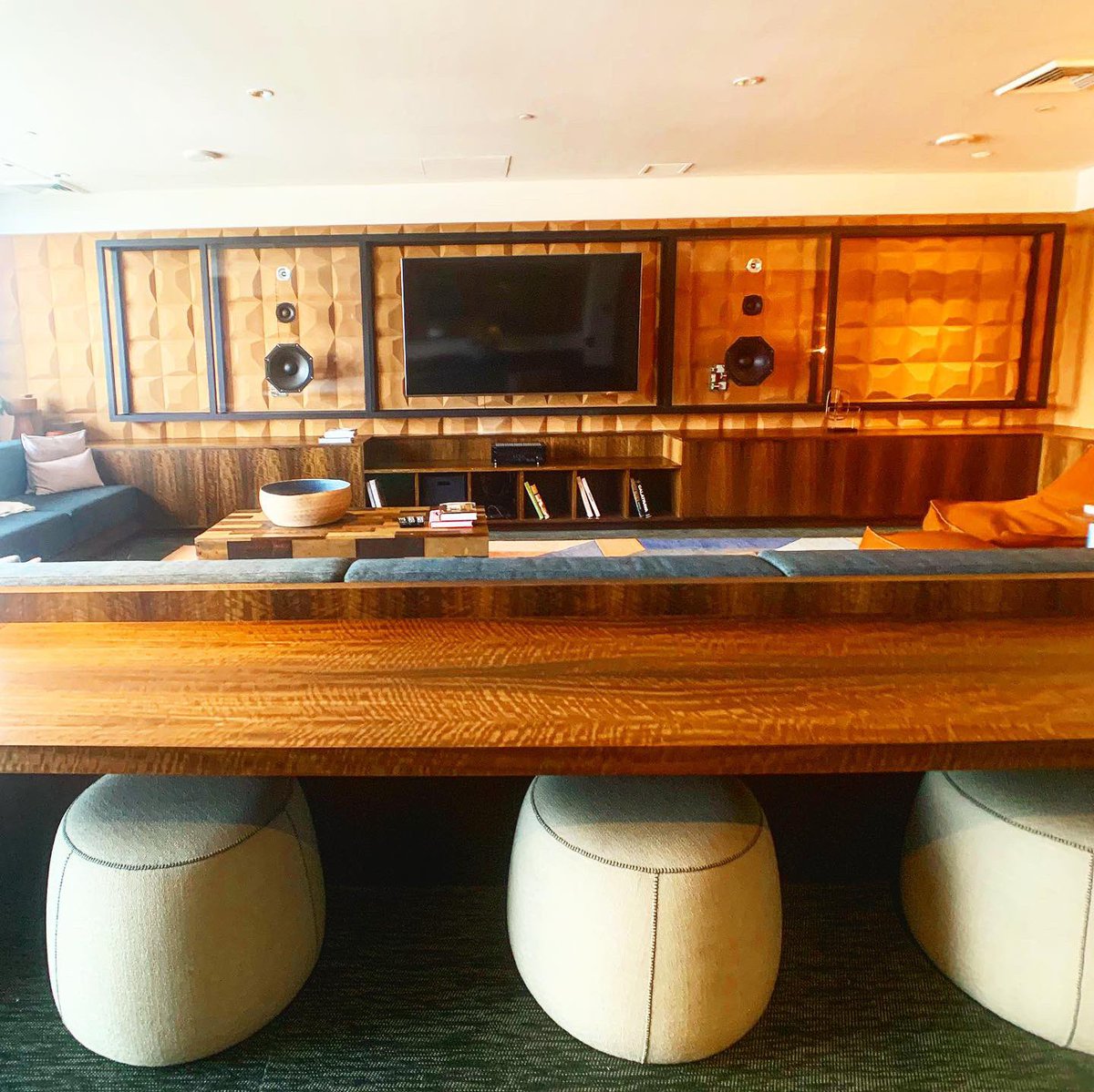 walterjmiami's tweet photo. #hydemidtown is a 31 story #condodevelopment offering 410 luxury condo residence plus 60 luxury, fully furnished hotel suites in the heart of #midtownmiami! #miami #miamilife #miamiluxury #miamilifestyle #arquitectonica #therelatedgroup https://t.co/680Pi3pj6x