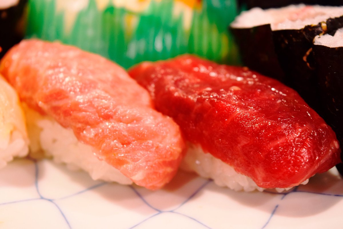 akira_osushi's tweet photo. 新しいお客さんが中々来なくて悲しんでるという電話を、大将から頂きました…

是非若い人にも回らない寿司を食べてほしい！
ということで、新しく3500円の寿司セットを始めるそうです

くじらの寿司や、馬刺の寿司もすっっごく美味しいので、是非みなさん宣伝にご協力していただけると嬉しいです😭 https://t.co/7jhMn2cq5E