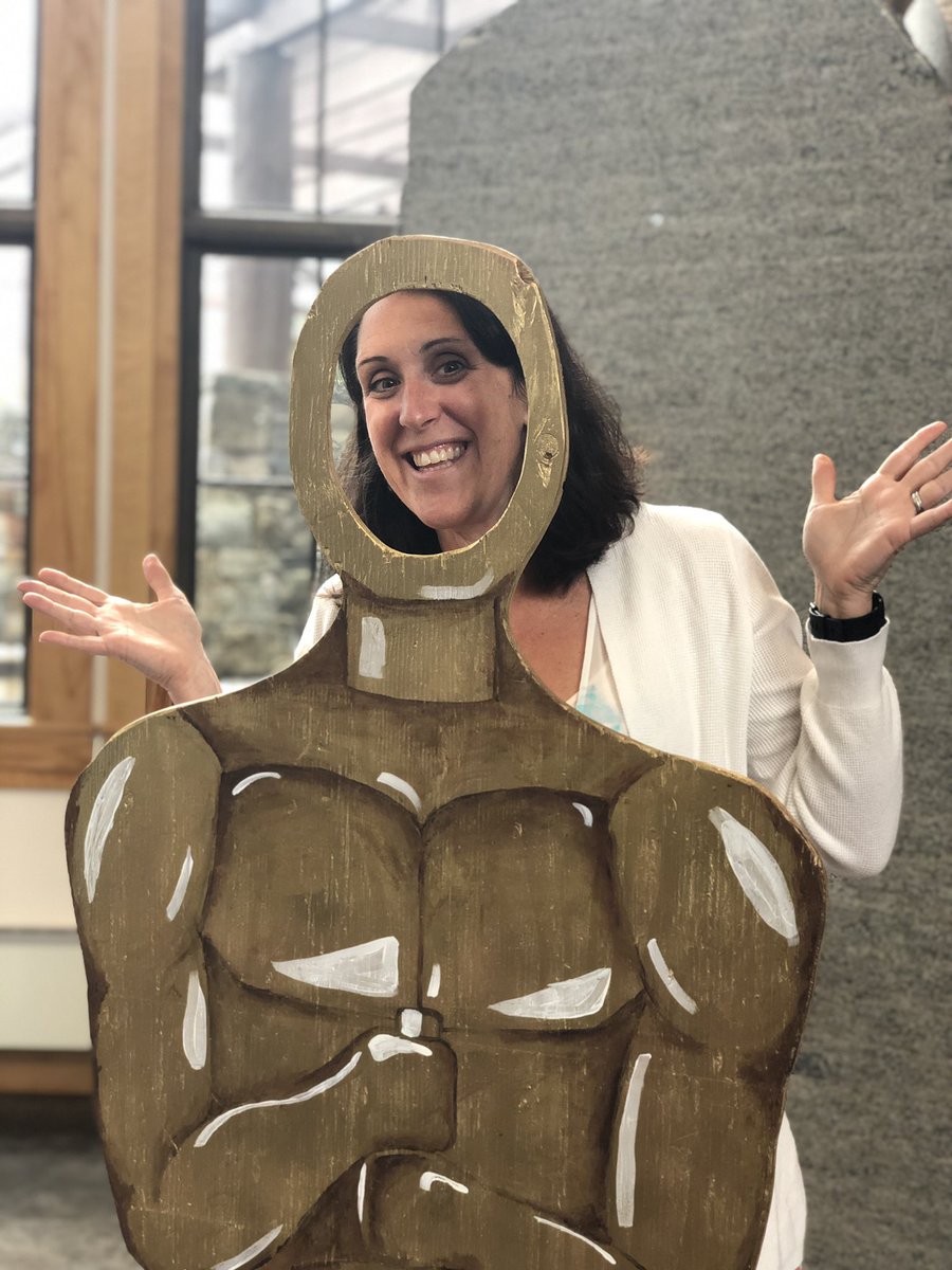 Krank942's tweet photo. Who knew walking on a red carpet would be so much fun?? #BeyondThePeaks #BCSDEaglePride #FirstRedCarpet https://t.co/WSC3RMjdaV