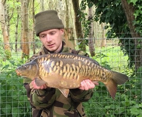 HindersFishing's tweet photo. Ryan has been catching well using a mixture of our pellets & bag mixes. This stunner was from Whelford Pools Fishery.
#hindersbait #pelletz #stickmix #pellets #fishingbait #whelfordpools #scalybanger #carpfishinguk #fishinguk #catchandrelease https://t.co/4alWfot8W7