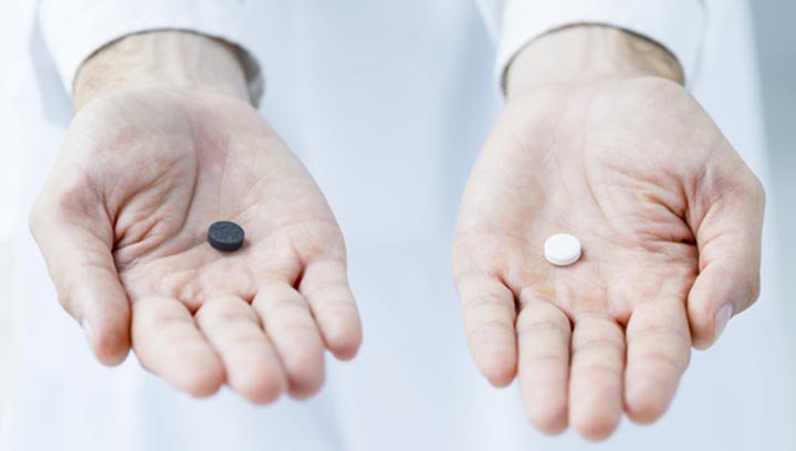 Выбор. Человек выбирает. Выбор человека. Человек делает выбор. 2 таблетки красная и синяя.