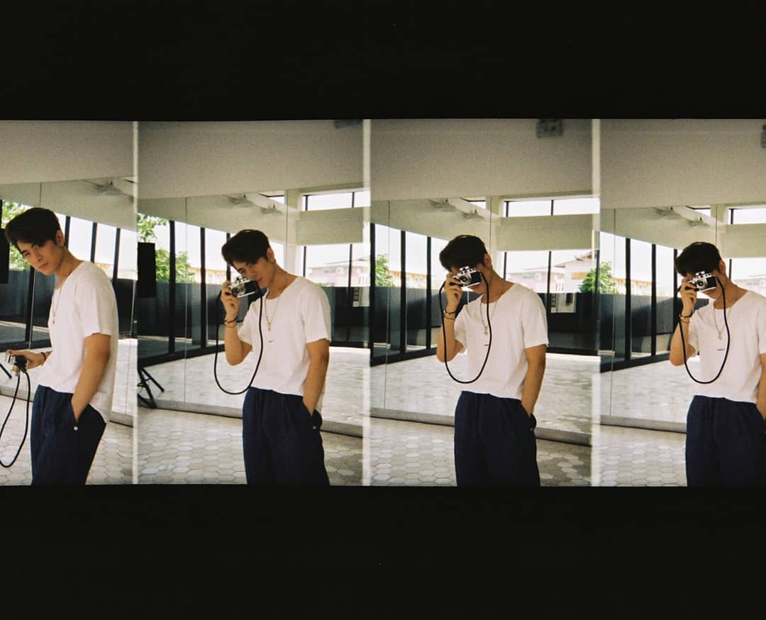 NINEBYNINE6's tweet photo. ถือกล้องแอ็คถ่ายรูปไปงั้นแหละ cr. @peach_zd

Update IG: porsche.sivk

#XXSIVK #PorscheSivakorn https://t.co/AQiHuU1f26