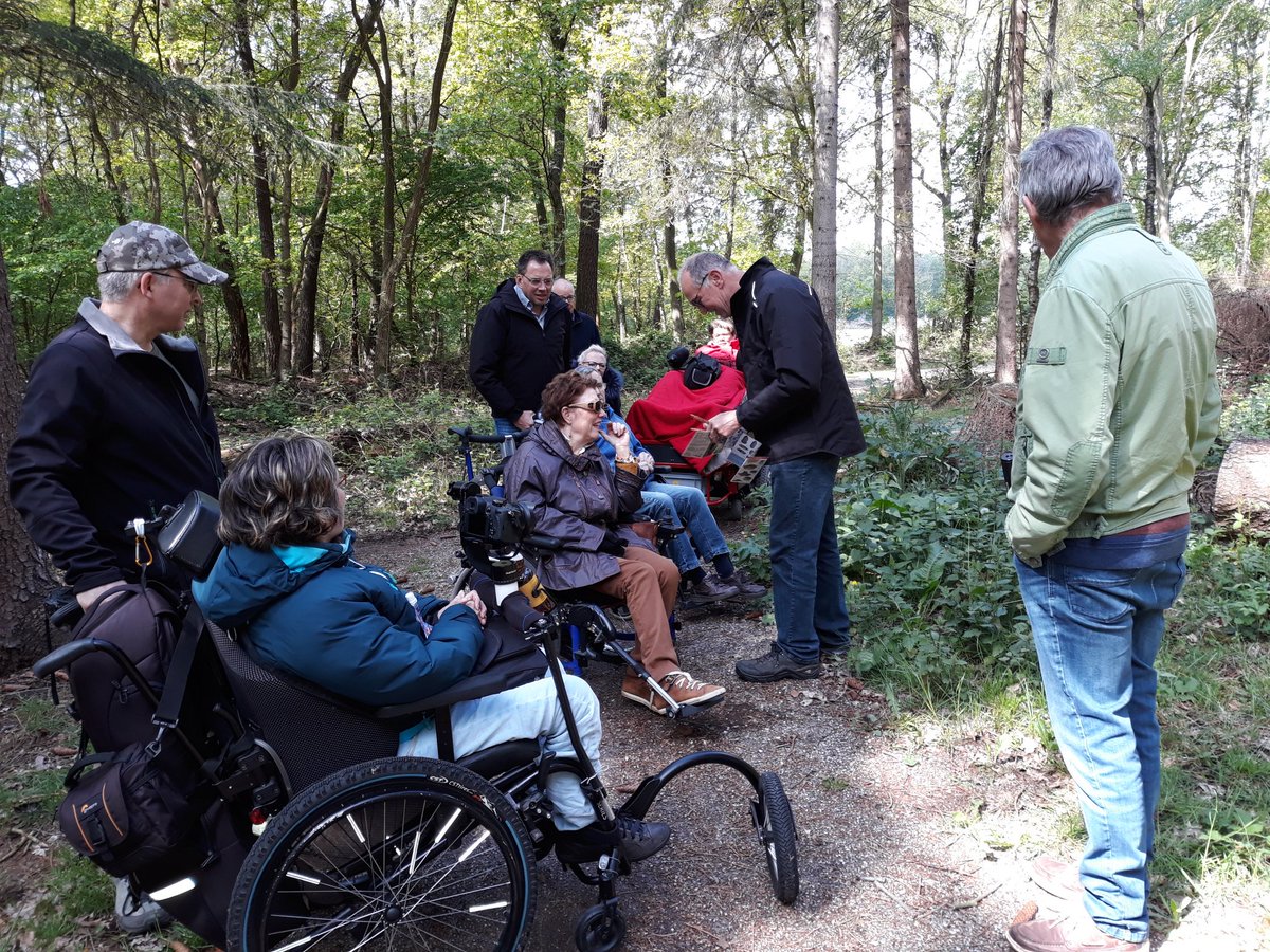 Bosw8erJanneke's tweet photo. Vandaag 'Op pad met je rolstoel' in de Maashorst door @IVNUden en @NcDeMaashorst In 2 groepen. Dit was onze groep. Zoveel enthousiasme en blijdschap. https://t.co/DVQFKRbdcD