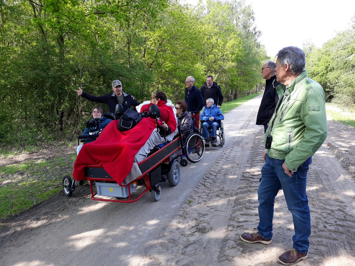 Bosw8erJanneke's tweet photo. Vandaag 'Op pad met je rolstoel' in de Maashorst door @IVNUden en @NcDeMaashorst In 2 groepen. Dit was onze groep. Zoveel enthousiasme en blijdschap. https://t.co/DVQFKRbdcD