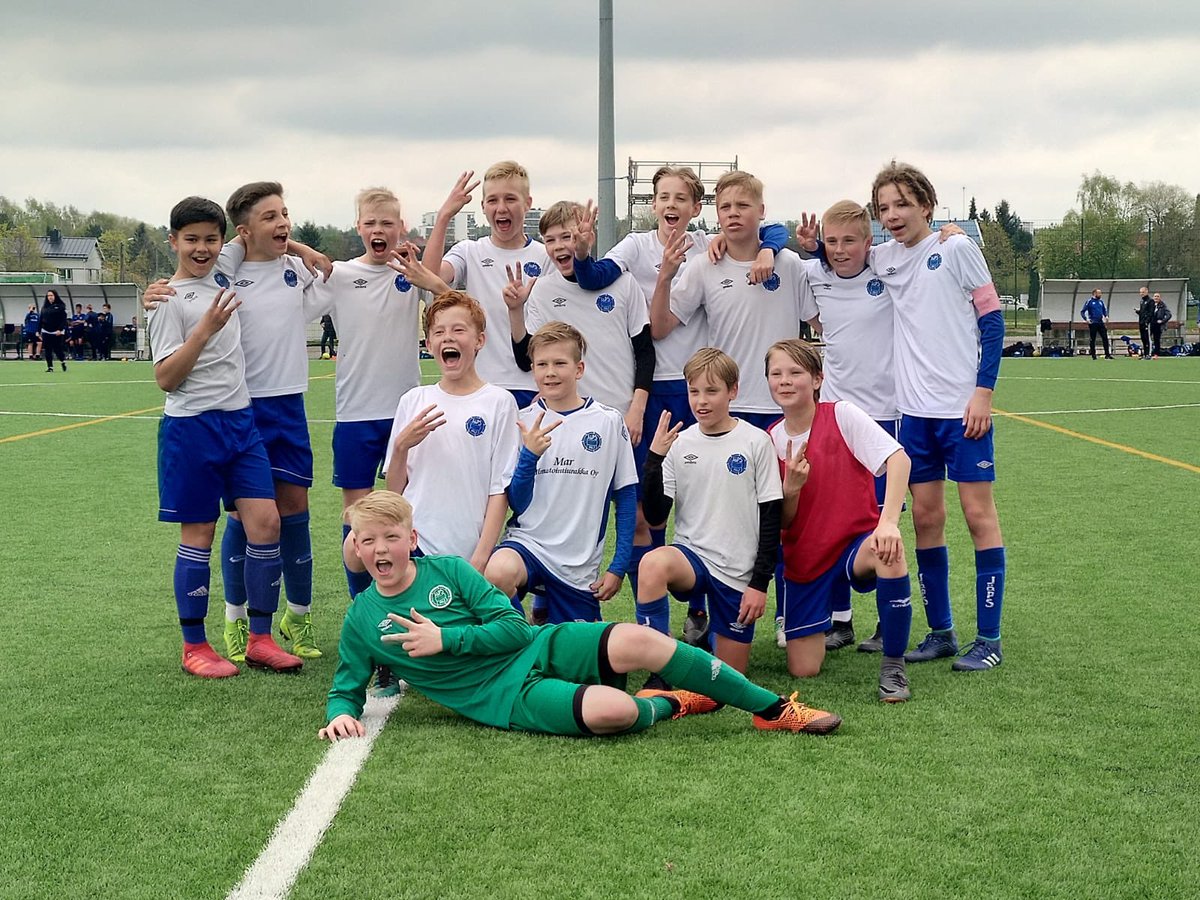 Sairasosasto alkaa vihdoin tyhjenemään ja pistetili täyttymään. Tänään tiukan väännön jälkeen 3 pojoo plakkariin 2-3 voitolla Turussa Interiä vastaan! #sininensydän #junnufutis #pelipäivä