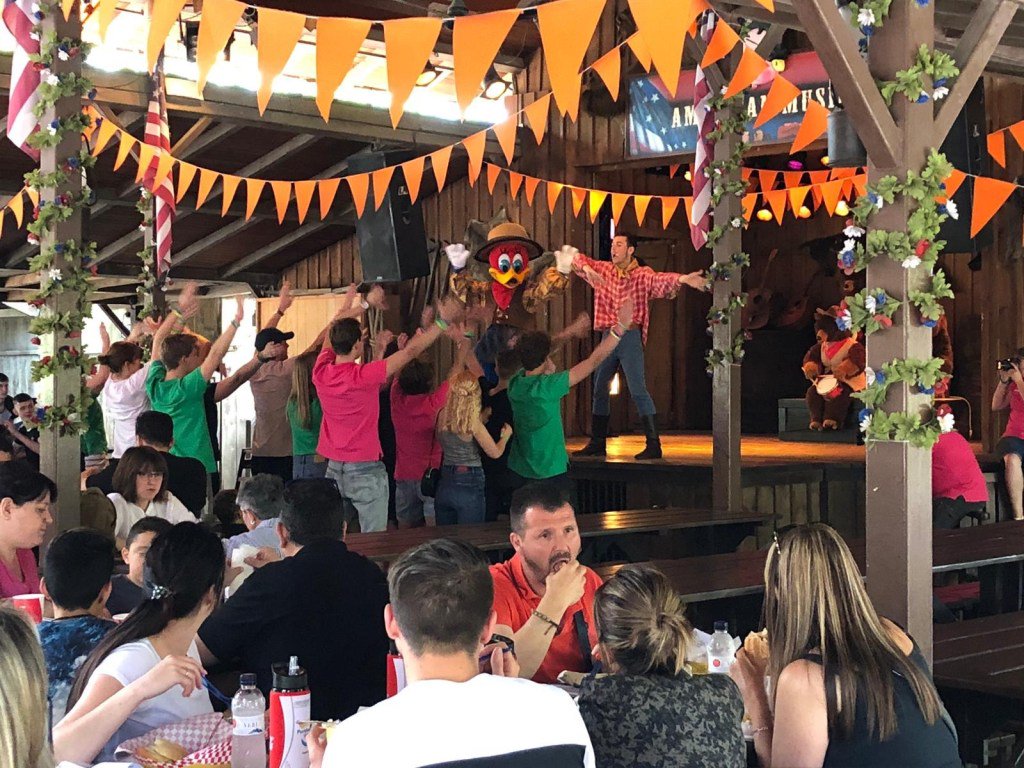 Feestelijke lunch! peterpanvakantieclub.nl/feestelijke-lu…