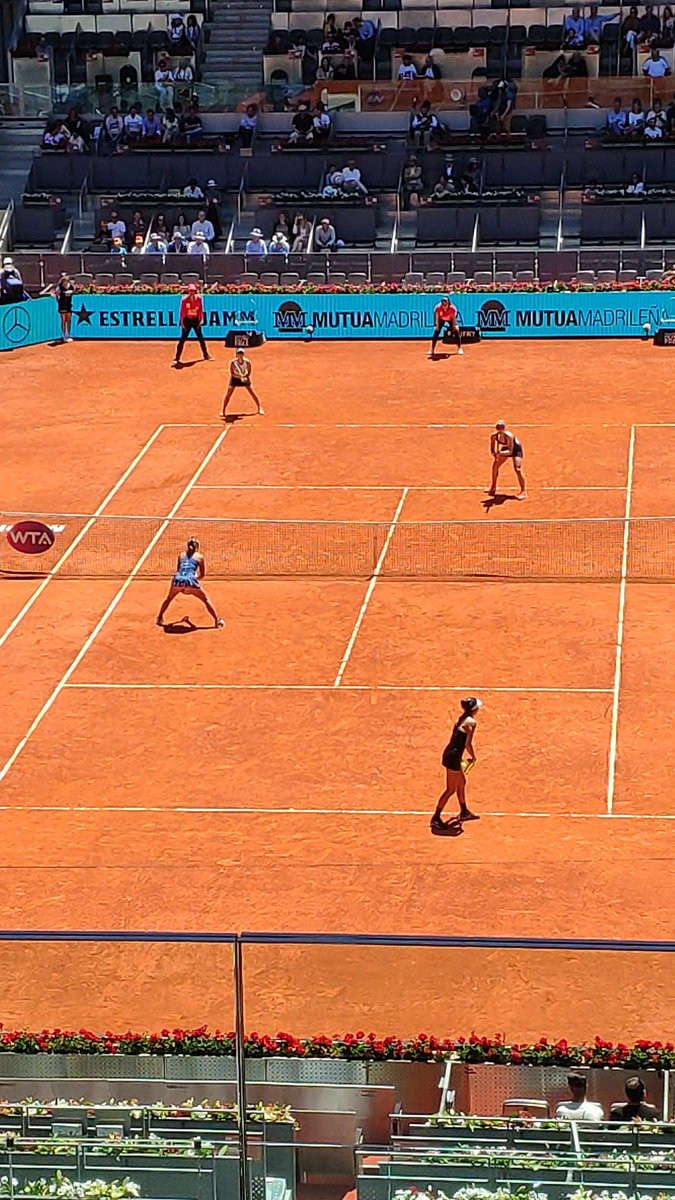 jyp29's tweet photo. Mutua open Madrid Enchochado de ti. Don Patricio.#estrellamusic https://t.co/LNuZsTgI01