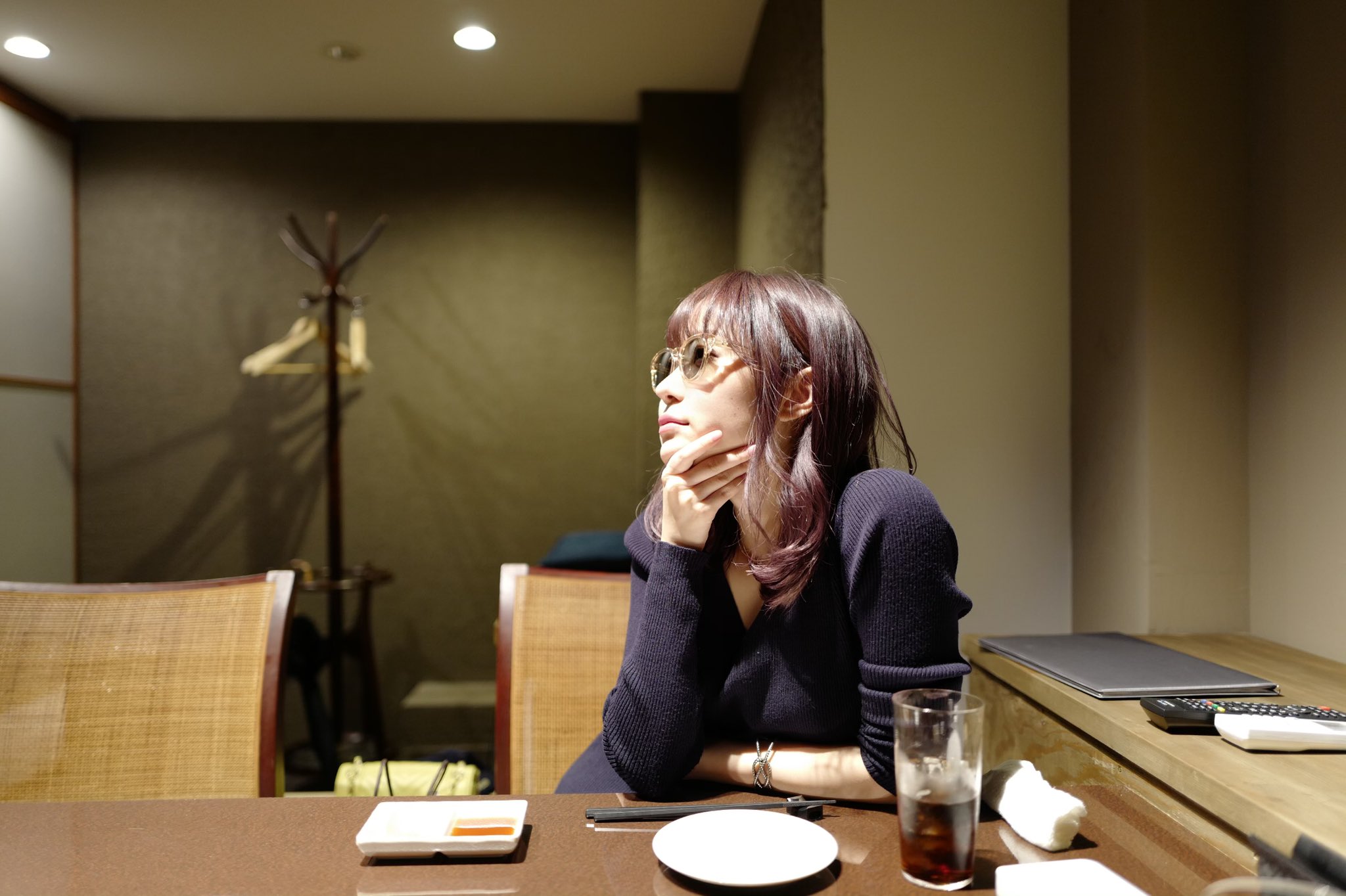 指原 莉乃 いつか旅行するかな と思って初めてサングラスを買ったんですけど 恥ずかしくて いつか旅行 する時用に買ったんですよ と会う人みんなに言ってる 会う人みんなどうでもよさそう 買った時 お友達は不思議そうな顔してた でも旅行用だから