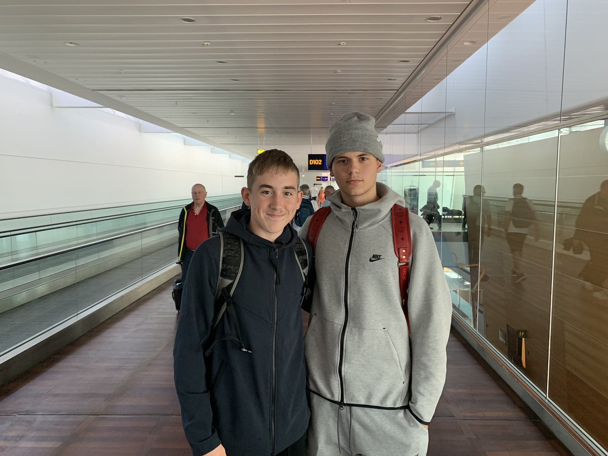 Met these at CPH airport. All on the way home after U17’s finals in Ireland. Did a fantastic job at the tournament. Future is bright for Iceland 🇮🇸👌 #TeamTotalFootball