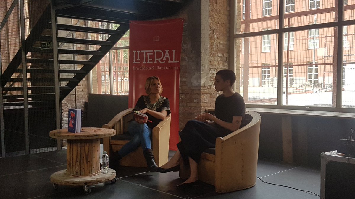 LiteralBCN's tweet photo. Comença la presentació de 'La paraula més sexi és sí' de @punimpie de #laltraeditorial. Entrevista @martamoli_RR. https://t.co/TmzTfJjt0V