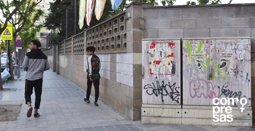 comopresas's tweet photo. "Freedom"
Calle Ignasi Bastús, Lleida.
04/05/2019
#comopresas #artivismo #compresas #compresa #feminismo #feminism #artivism #Lleida #Bordeta #streetart #urbanart #art #arte #painting #textil #textilart #hilos #sanitarytowel #ArteCallejero #freedom #depilación #empoderamiento https://t.co/oIWwpK8v7w