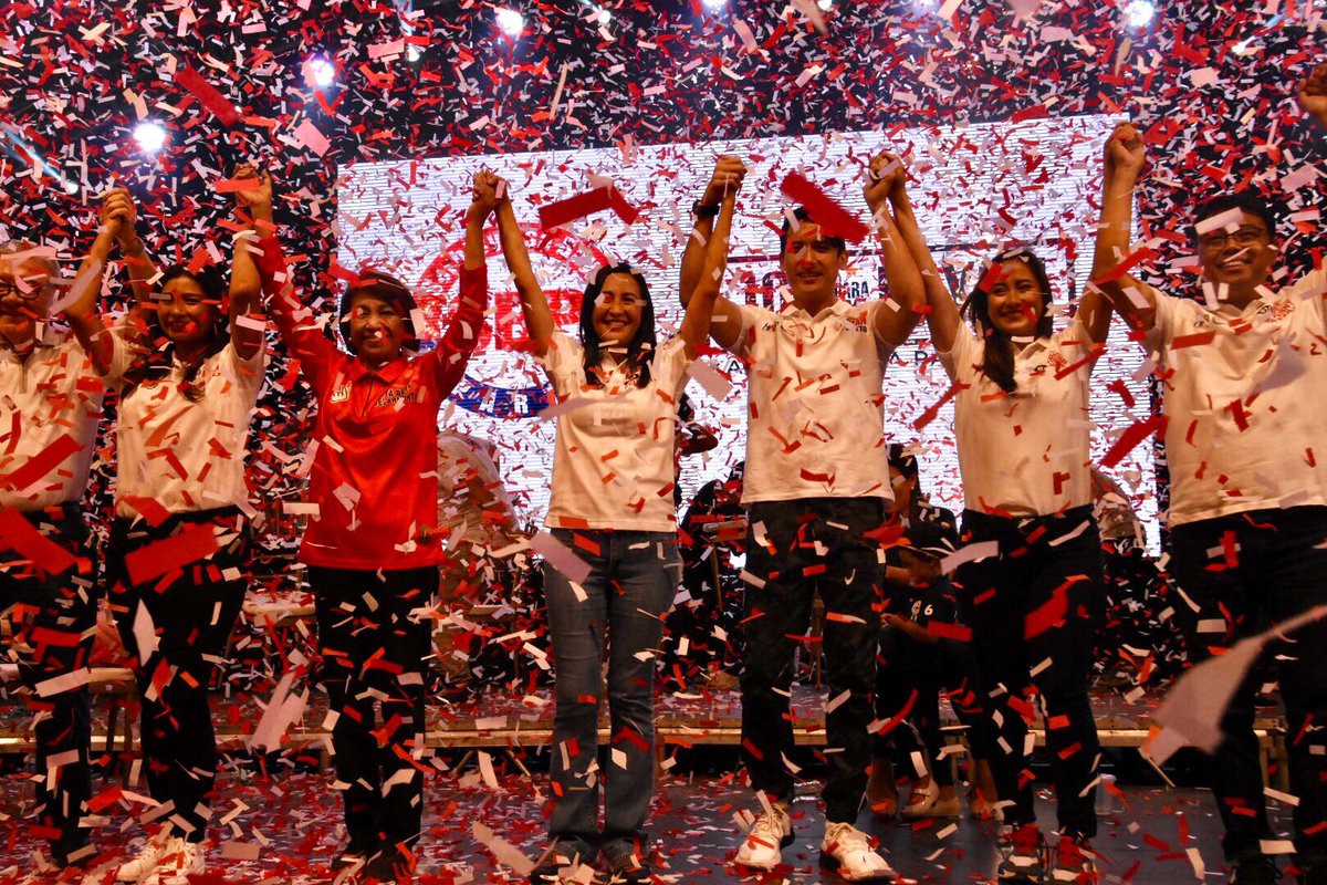 Quezon City mayoralty candidate Joy Belmonte, her running mate Gian Sotto and their party mates raise their hands before the crowd of QC district 1, where the Miting de Avance of Serbisyo ng Bayan Party (SBP) was held. May 11, 2019.