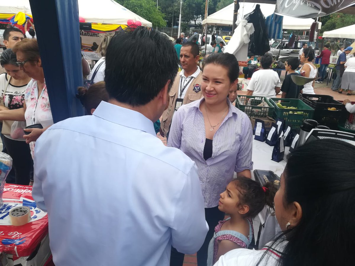 WilliamNdeS's tweet photo. Damos inicio a la primera versión del mercado campesino 2019 en el que participan 160 productores de 25 municipios, manos campesinas que nos traen lo mejor del campo a nuestra mesa. https://t.co/OEvszShcCh