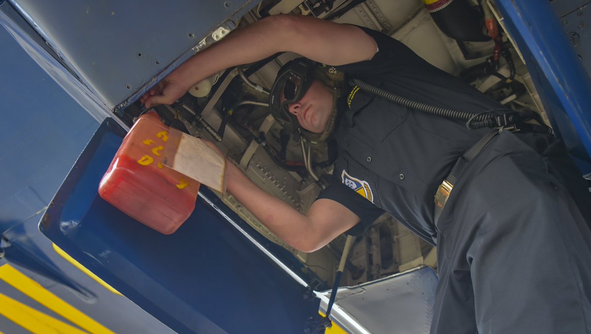 BlueAngels's tweet photo. Get ready, Joint Base Andrews!
Your #BAMaintainers are out on the flight line, getting our aircraft ready for today's #LegendsInFlight demonstration!
#USNavy
#USMC
#ForgedByTheSea
#SemperFi https://t.co/qQRso1lBL4