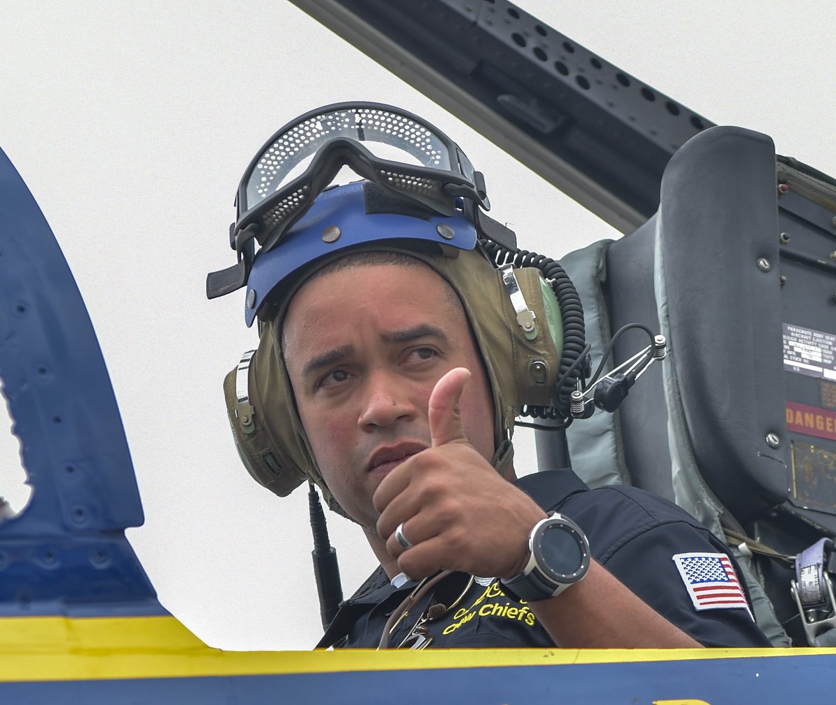 BlueAngels's tweet photo. Get ready, Joint Base Andrews!
Your #BAMaintainers are out on the flight line, getting our aircraft ready for today's #LegendsInFlight demonstration!
#USNavy
#USMC
#ForgedByTheSea
#SemperFi https://t.co/qQRso1lBL4