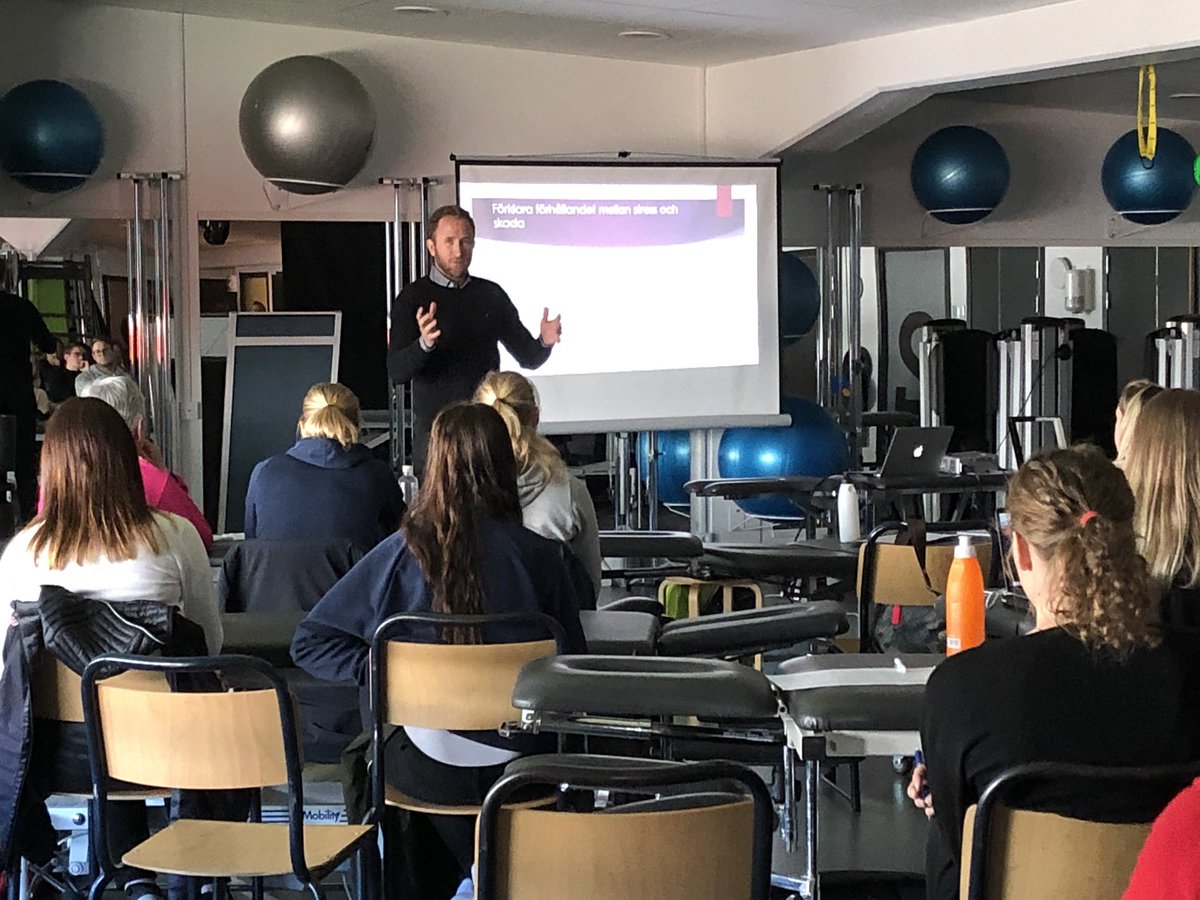 bergmartin1's tweet photo. Eftermiddag Steg 1 idrottsmedicin först Stefan Thorsen, idrottshjärta. Just nu Joakim Ingrell idrottspsykologi perspektiv på skador! https://t.co/ugj6xbuSPS