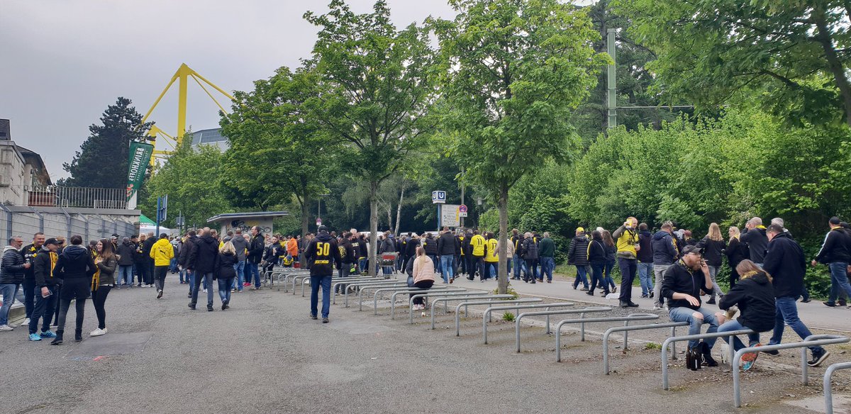 westline_de's tweet photo. Letztes Heimspiel der Saison. Was sind eure Tipps gegen Düsseldorf? #BVBF95 #BorussiaDortmund #FortunaDüsseldorf #Bundesliga https://t.co/sbkbIFaiDG