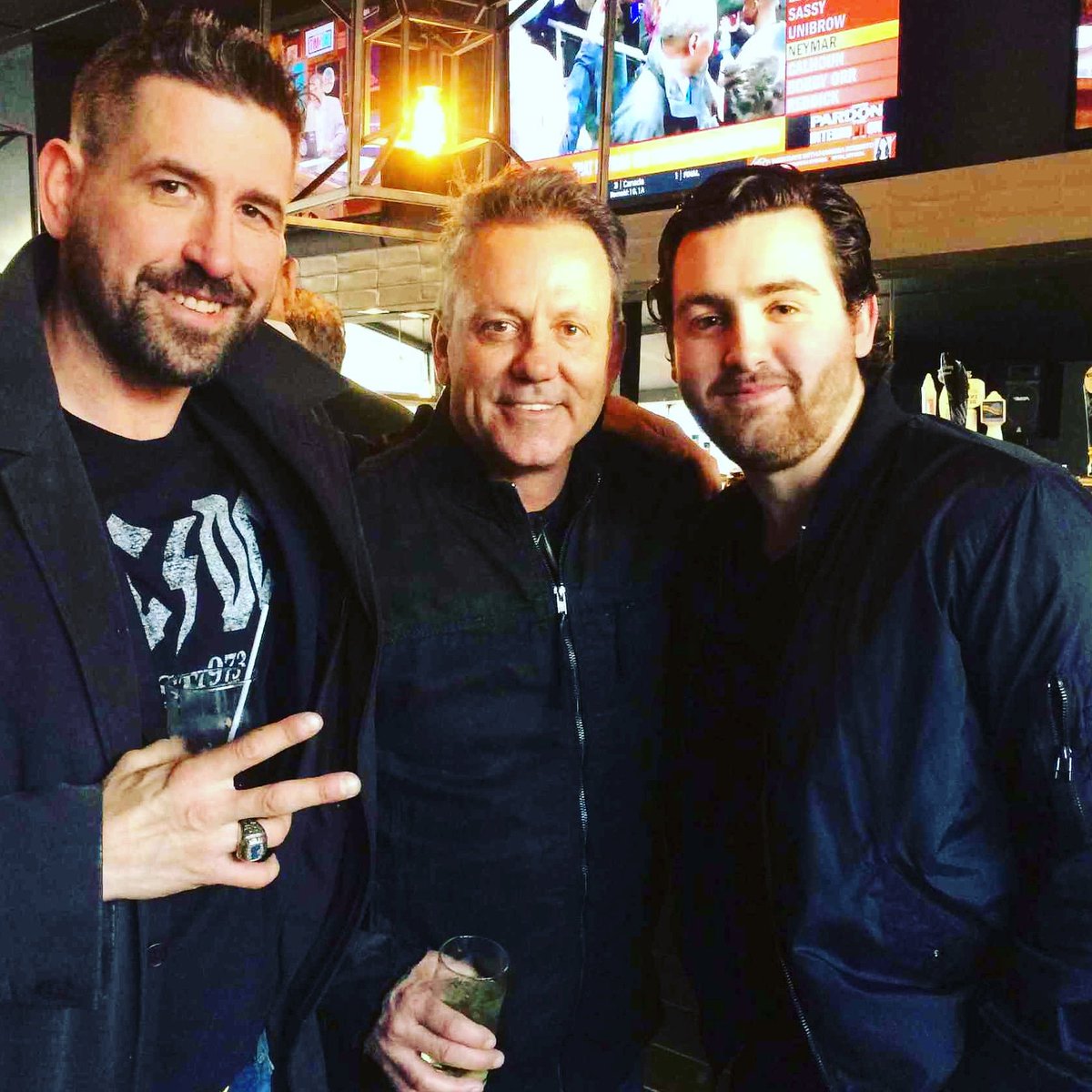 terryryan20's tweet photo. Here at #HockeyHeroesWeekend - a fundraiser for the Heart and Stroke foundation - with the legend Dougy Gilmour and my man Connor Donaghy #TheConman Come out and support a great cause today St John's! https://t.co/Uuc8L294Yp