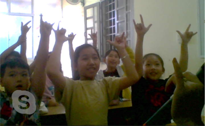 TrantArlene's tweet photo. #MicrosoftEDU @SkypeClassroom #middlegrade #EnglishLanguage Vietnamese students used international sign language “I Love You” to show their appreciation for my Skype class "One World—One Family ". https://t.co/uTc3Cuxr9R
