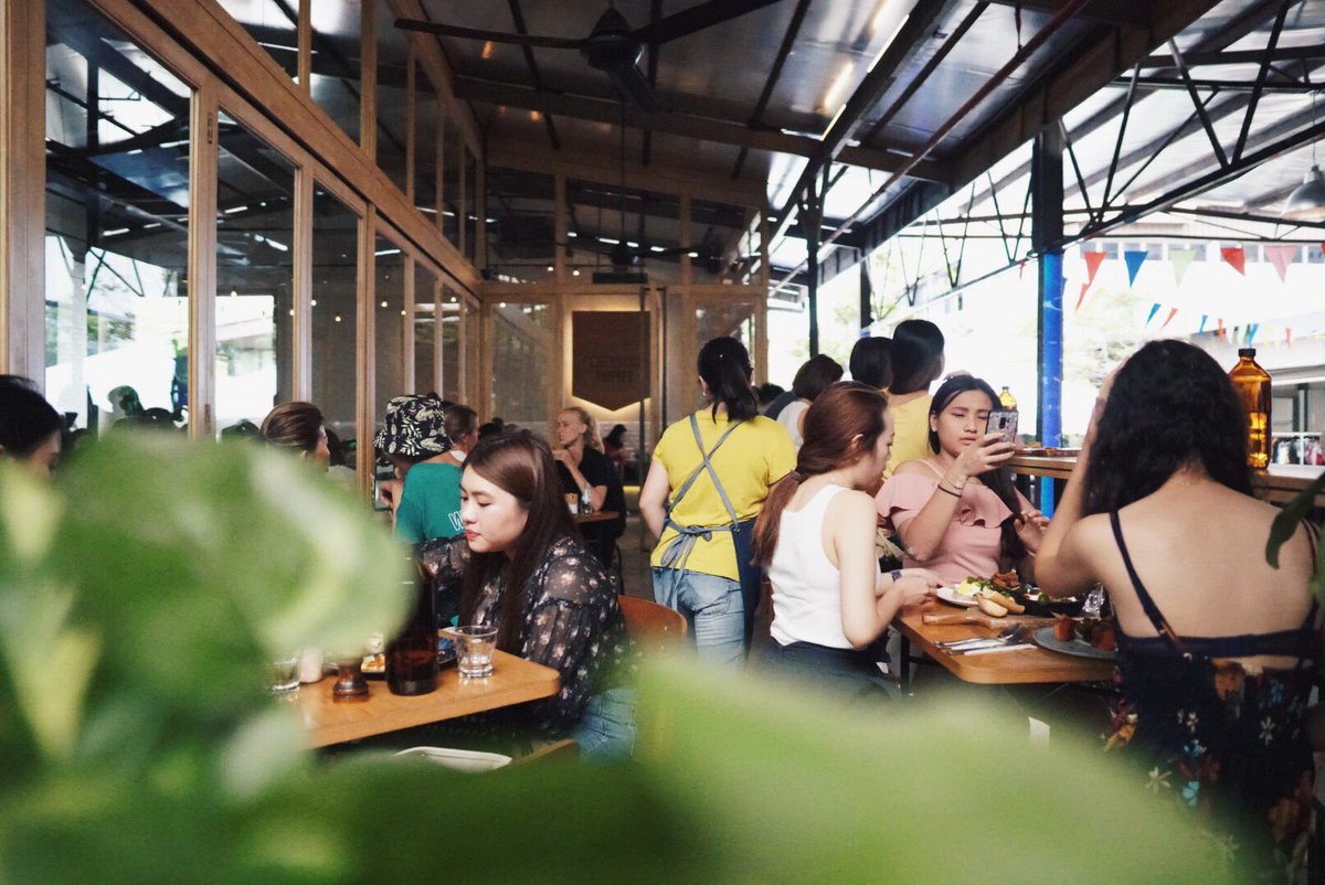 Dan_king888's tweet photo. After a days worth of shopping, take a break and chill at Breakfast Thieves as they provide you with the perfect ambiance. #PrelovedIsReloved #AMU2787live2019 https://t.co/XwP0eJ6dGD
