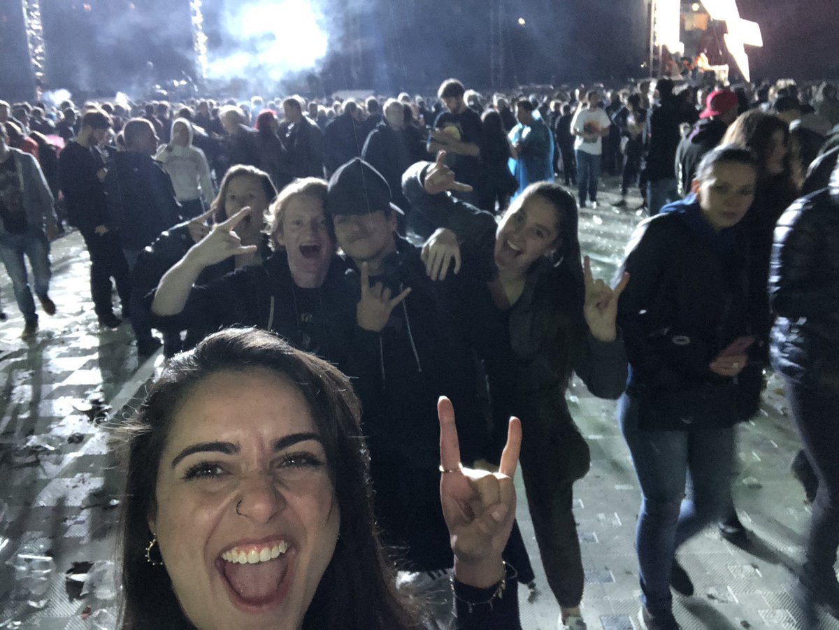 AmandaCsav's tweet photo. Thank you @Metallica Love you guys 🖤🖤🤘🏼🤘🏼 #MetInZurich 🖤 https://t.co/NGxa5wIkoY