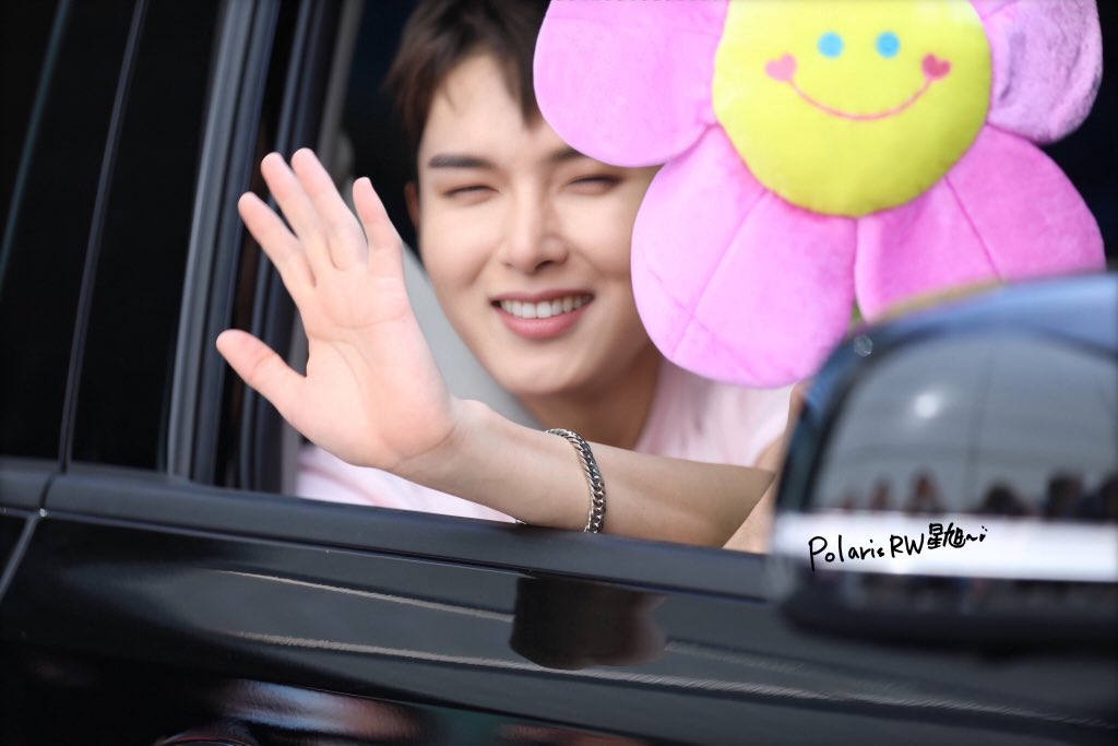 190511 #ryeowook #려욱 꽃보다 예쁜 김배우님🌸 오늘도 수고했어요～[credit is needed][no modification is allowed]