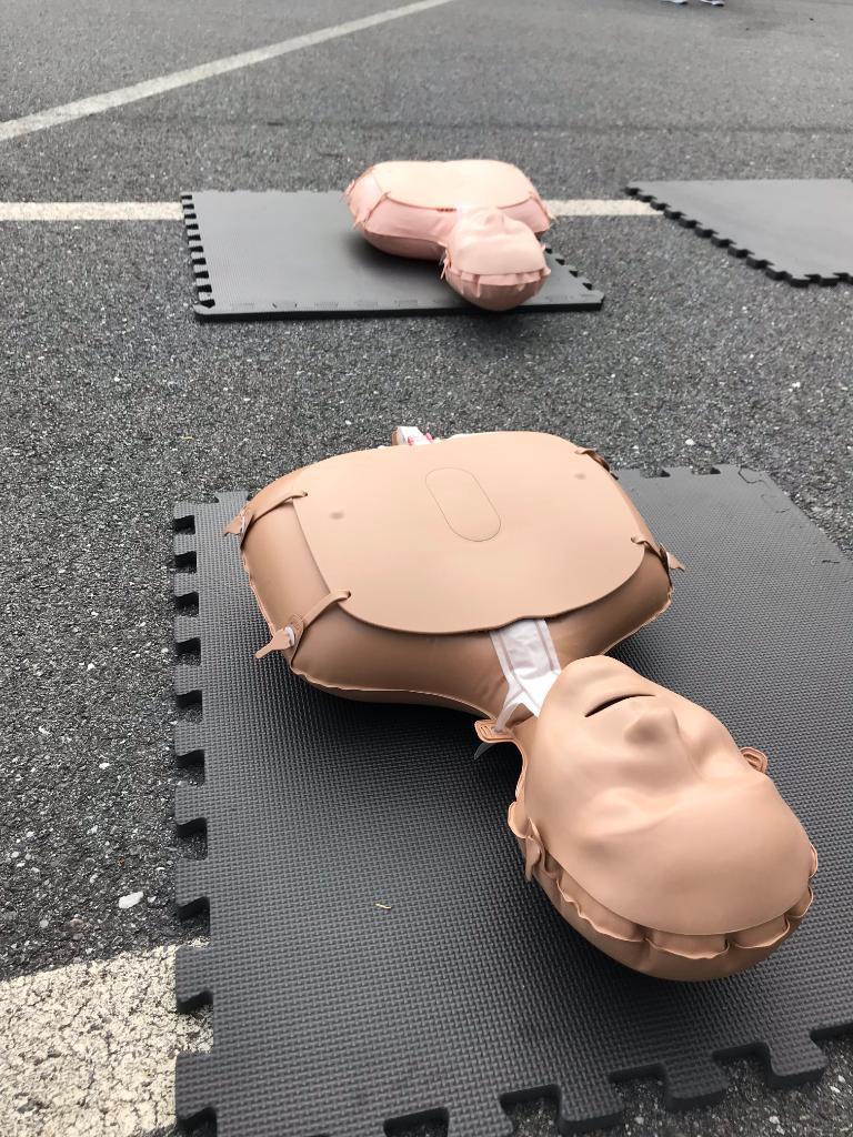 AmericanHeartMA's tweet photo. We’ll be doing a giant cpr training at the Central MA Heart and Stroke Walk today! #lifeiswhyma https://t.co/FhhSQLRz5N