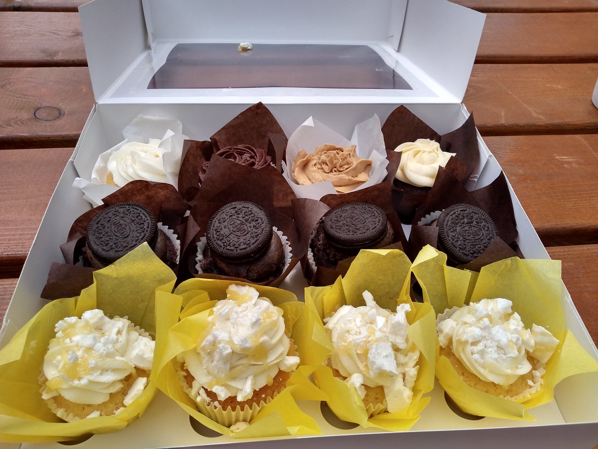 m_k_etherington's tweet photo. Hanging out in @HatfieldCollege with @ruth_houghton waiting for our mentees to help us devour these. #wellbeing #examterm #mentoring https://t.co/sgQYLhXAp4